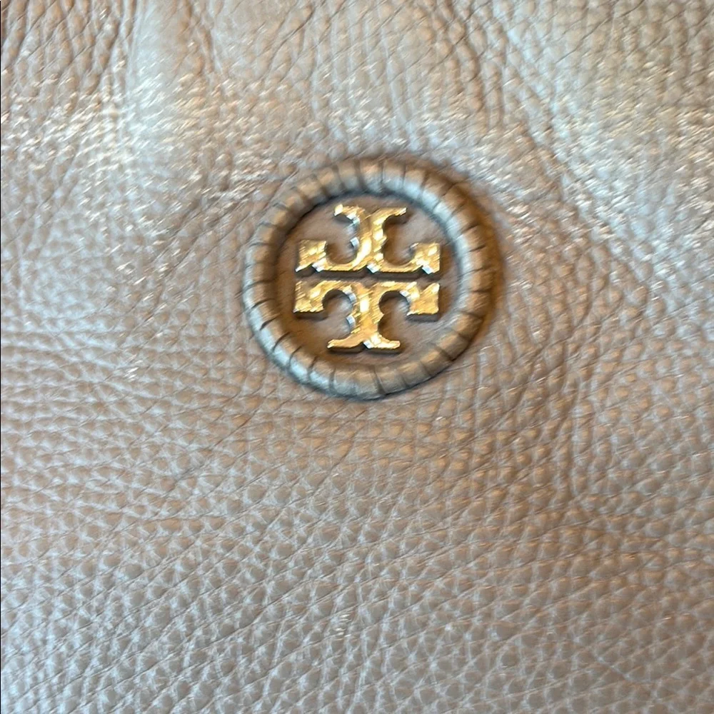 Tory Burch Taupe Crossbody Bag with Pebbled Leather - Picture 4 of 13